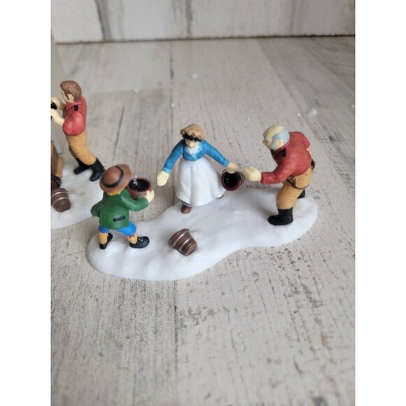 Dept 56 56335 Volunteer firefighters village accessory xmas - Picture 4 of 11